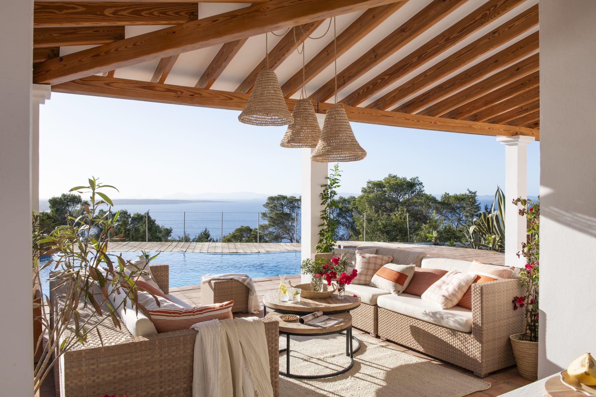 Six-bedroom villa with beautiful sea views and a rental licence, available for sale in Formentera